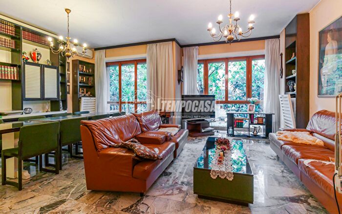 Appartamento trilocale in vendita in Via Tortona, Milano