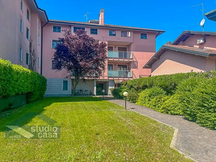 Appartamento trilocale in vendita in Via Suore Canossiane, Secugnago