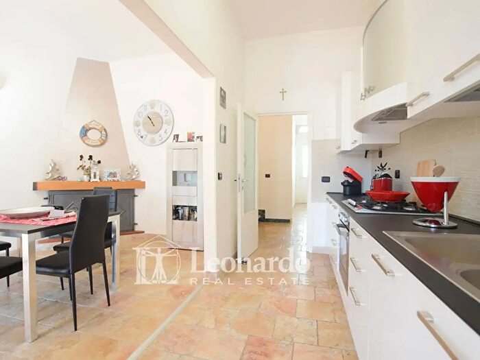 Casa con 9 locali in vendita in Via San Martino, Viareggio