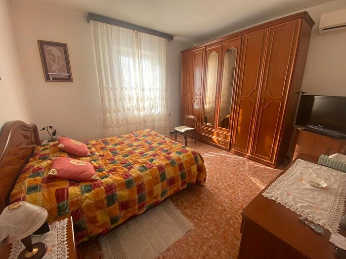 Casa quadrilocale in vendita in Castelnuovo Magra