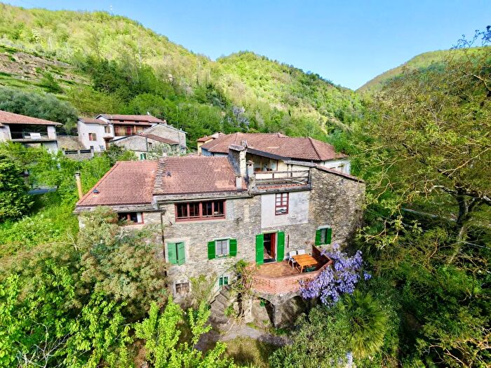 Casa con 11 locali in vendita in Borgata Calabria, Ranzo