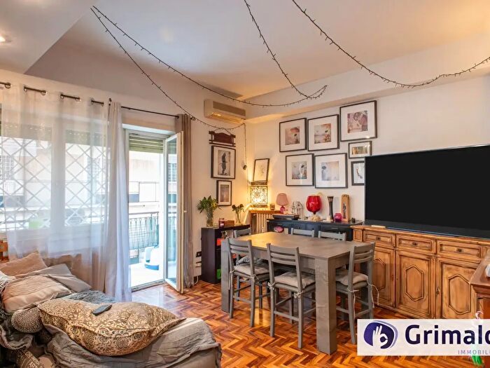 Appartamento trilocale in vendita in Via Nino Costa, Roma