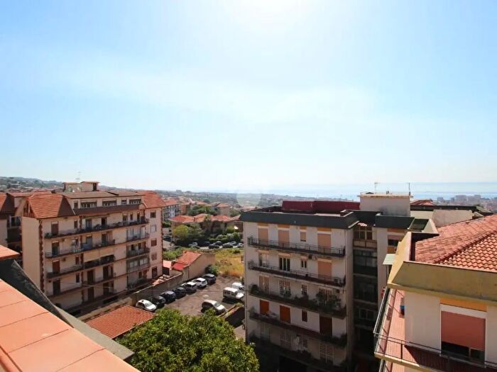 Appartamento con 6 locali in vendita in Via Novaluce, Tremestieri Etneo