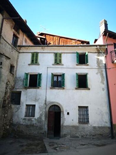 Casa con 6 locali in vendita in Temu