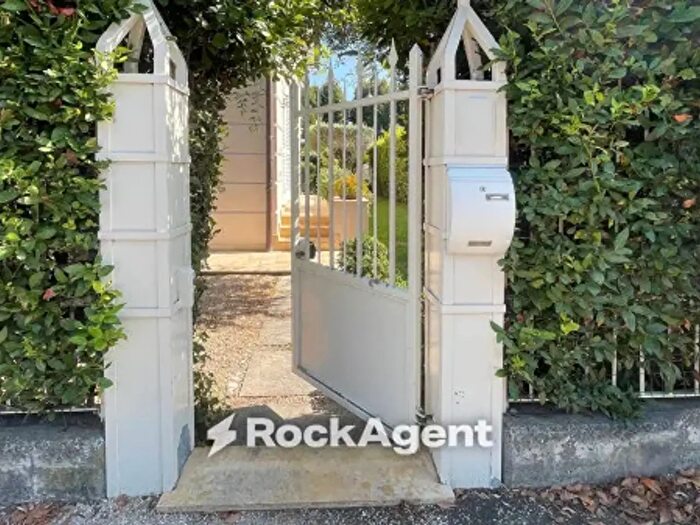 Casa con 6 locali in vendita in Pietrasanta