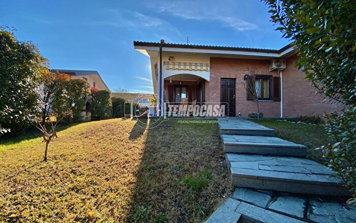 Casa con 6 locali in vendita in Via Arturo Toscanini, Volvera