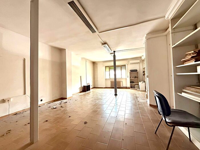 Appartamento con 8 locali in vendita in Via Susa, Cecina