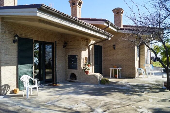 Casa con 6 locali in vendita in Via Colle Appeso, Monteprandone