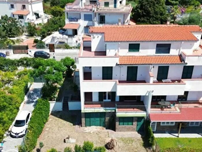 Casa con 5 locali in vendita in Via San Nullo, Giugliano In Campania