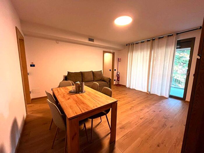 Appartamento trilocale in affitto in Via Francesco Petrarca, Semicentro, Trento