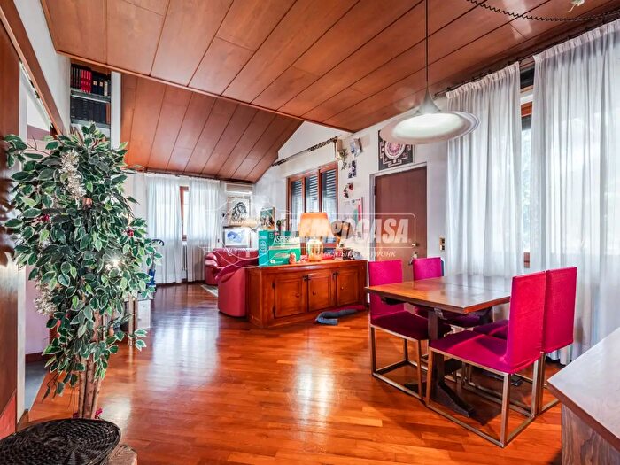 Casa con 5 locali in vendita in Via Beniamino Gigli, Trezzano Sul Naviglio