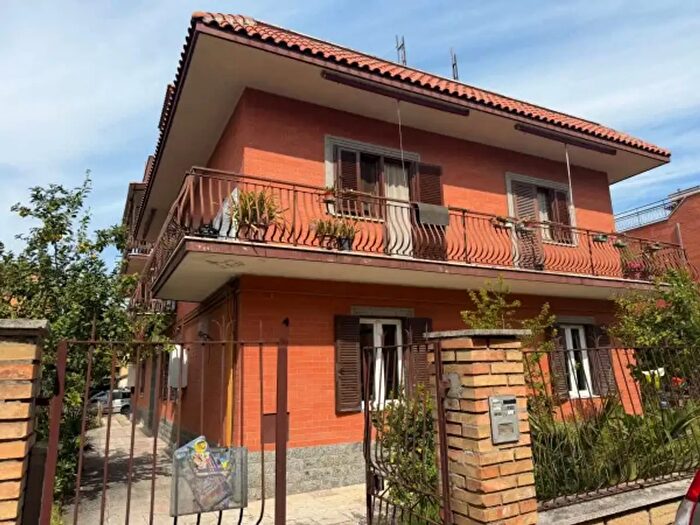 Appartamento trilocale in vendita in Via Fratelli Mazzocchi, Roma