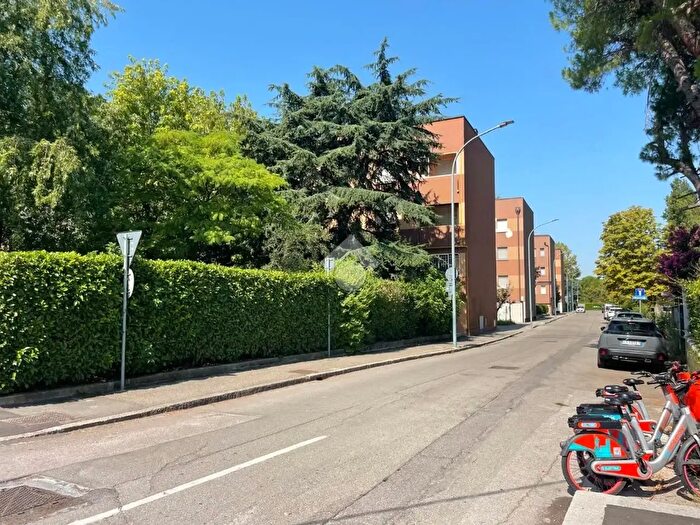 Appartamento trilocale in vendita in Via Ferrarese, Bologna