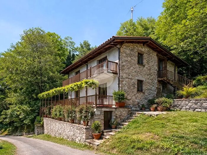 Casa con 5 locali in vendita in Frazione Toglie, Viu'
