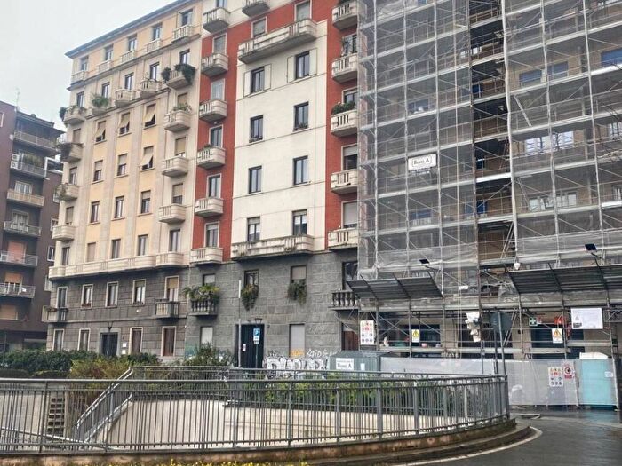 Appartamento trilocale in affitto in Piazza Ermete Novelli, Plebisciti Susa, Milano