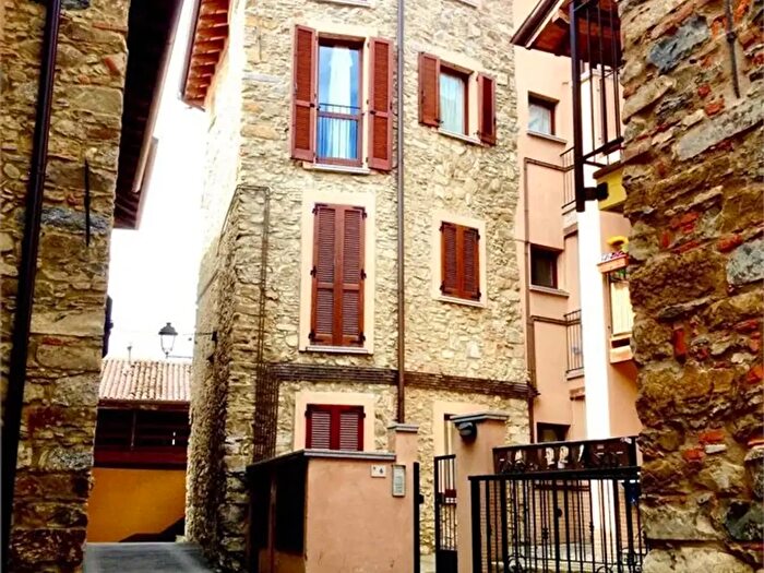 Appartamento bilocale in vendita in Vicolo Aosta, Colle Brianza