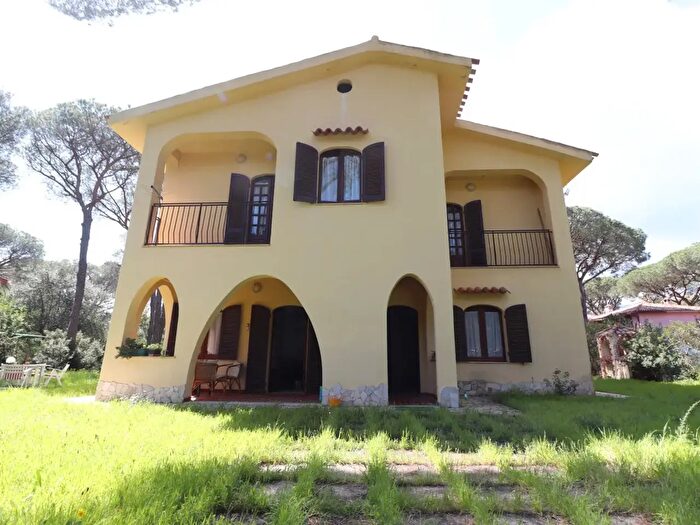 Casa con 6 locali in vendita in Strada Saturno, Pula