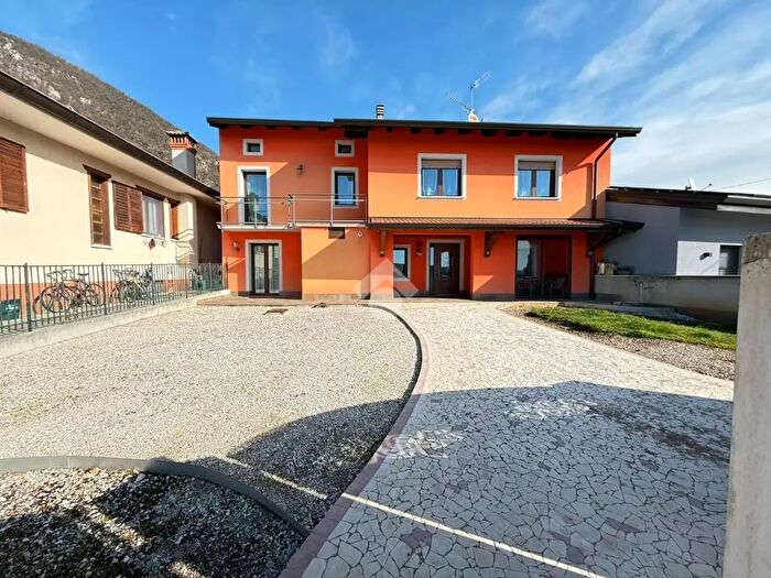 Casa quadrilocale in vendita in Via Vuanello, Nimis