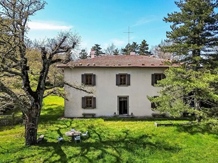 Casa con 9 locali in vendita in Pelago