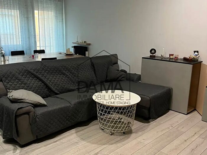Appartamento in vendita in Via Valenti, Parma
