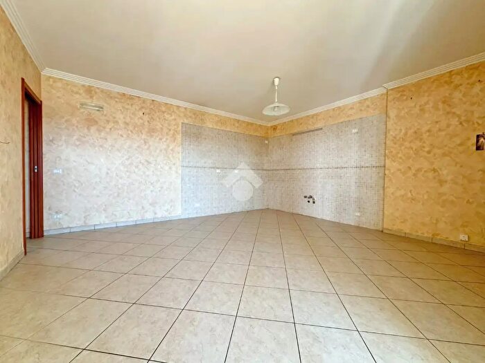 Appartamento trilocale in vendita in Via Manfredonia, Foggia