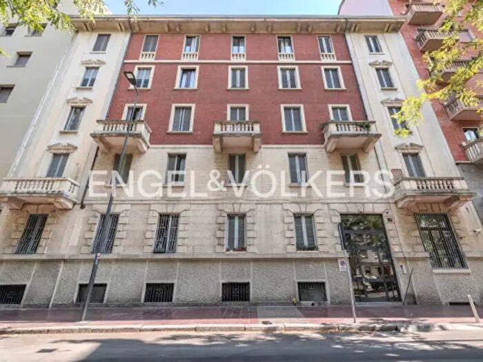 Appartamento trilocale in affitto in Via Pisanello, Milano