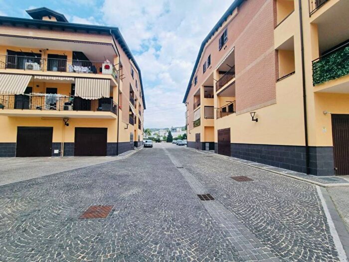 Appartamento trilocale in affitto in Via Viticella, Quarto