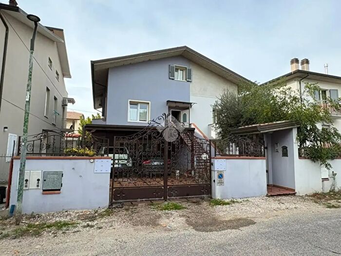Casa quadrilocale in vendita in Viale Aristotele, Cesenatico