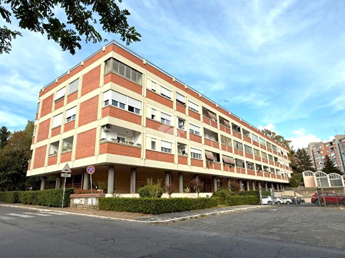 Appartamento quadrilocale in vendita in Via Carlo Avolio, Roma