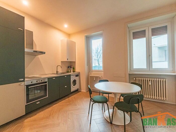 Appartamento trilocale in affitto in Via Valtellina, Farini, Milano