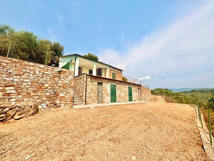 Casa con 6 locali in affitto in Strada Savoia Tronco, Oneglia, Imperia