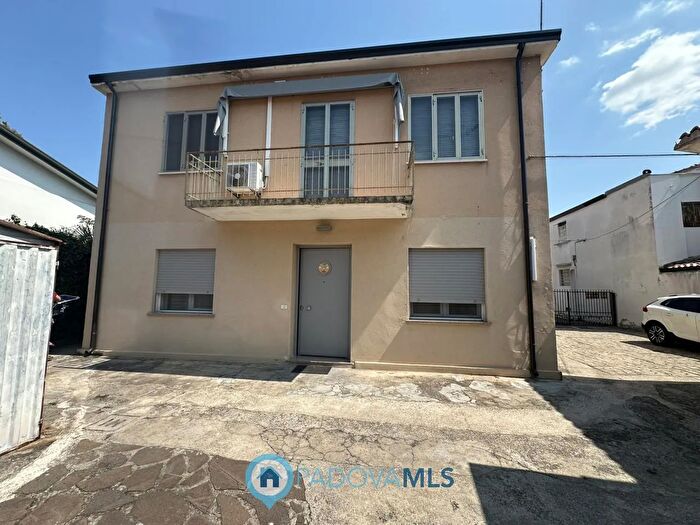 Appartamento trilocale in vendita in Padova