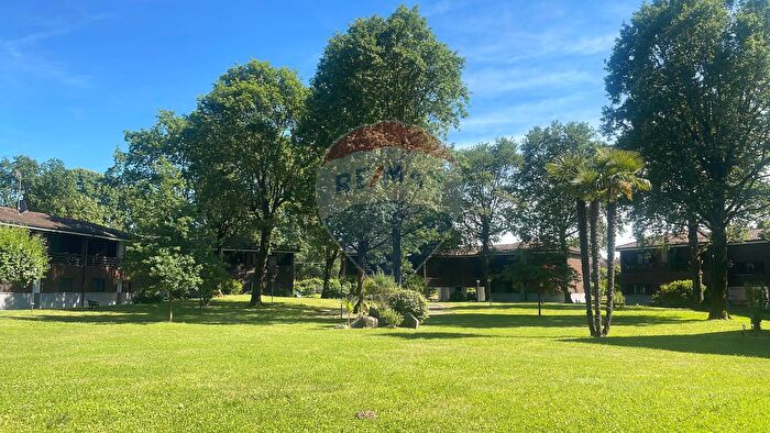 Appartamento bilocale in vendita in Via Carducci, Ispra