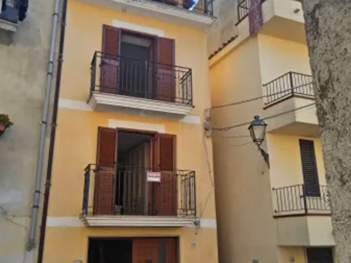 Casa quadrilocale in vendita in Via Cirillo, Mammola
