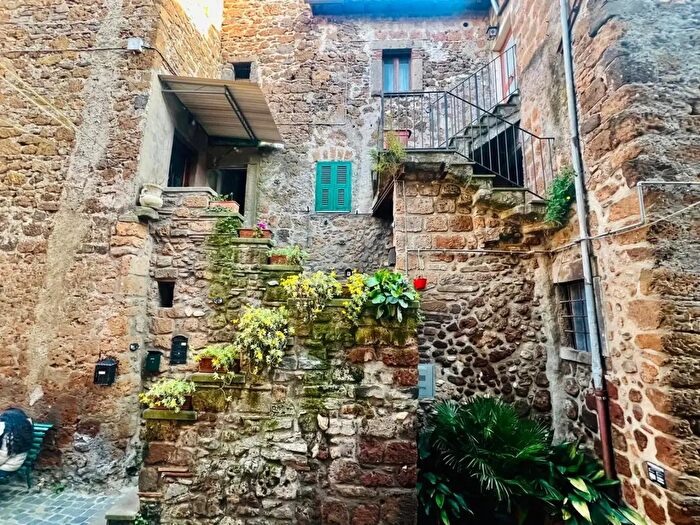 Appartamento quadrilocale in vendita in Vicolo del Pavone, Blera