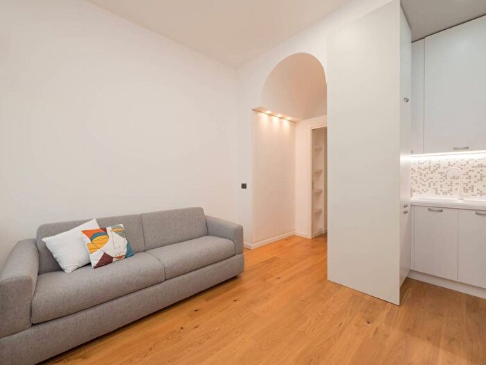Appartamento bilocale in affitto in Via Carlo Farini, Isola, Milano