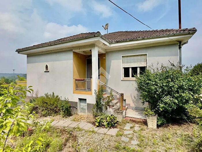 Casa quadrilocale in vendita in Via Barbacaneva, Capriata D'Orba