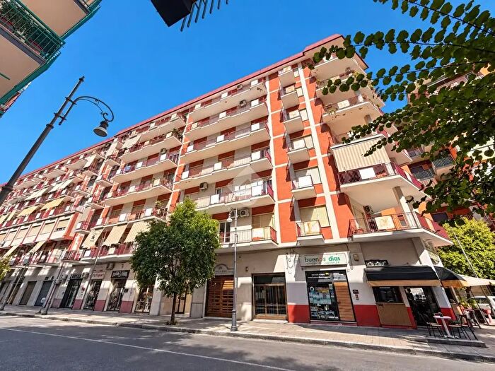 Appartamento trilocale in vendita in Via Amendola Giovanni Battista, Salerno