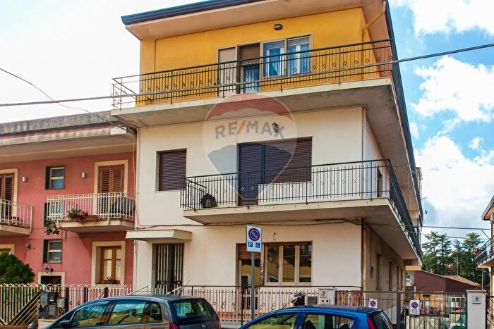 Appartamento con 6 locali in vendita in Via Armando Diaz, Trecastagni