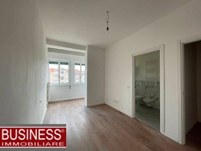 Appartamento bilocale in affitto in Largo Gelsomini, Giambellino, Milano