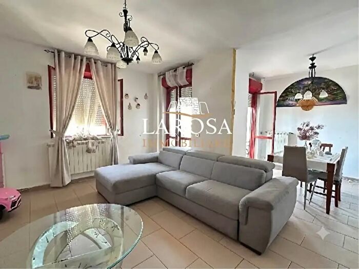 Appartamento con 7 locali in vendita in Via Taranto, Lecce