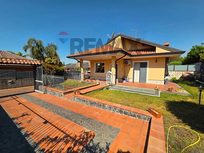 Casa con 6 locali in vendita in Via dei Gigli, Mascalucia