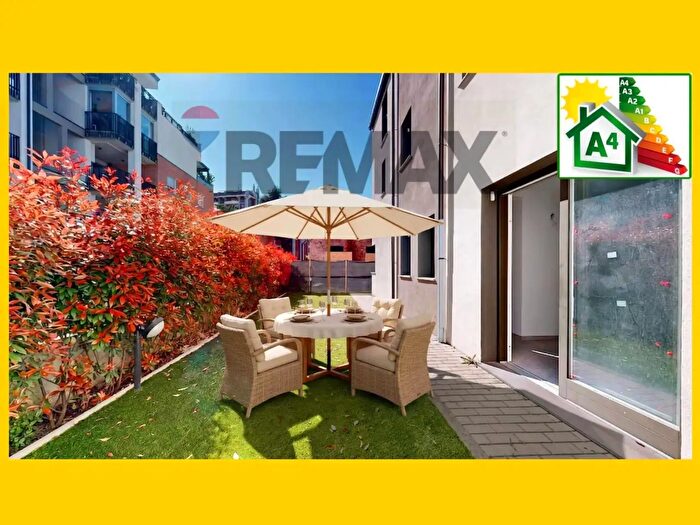 Appartamento trilocale in vendita in Via San Basilio, Milano