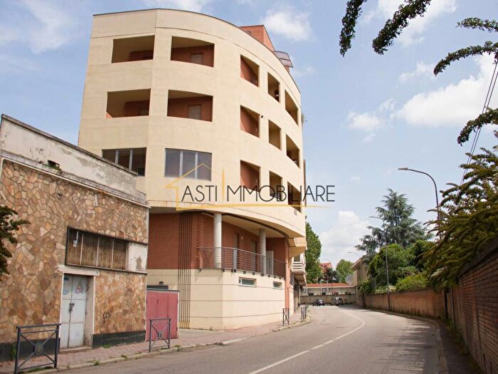 Appartamento trilocale in affitto in Corso Antonio Gramsci, Stazione, Asti