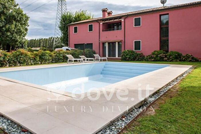 Casa con 6 locali in vendita in Via Montello, Saccolongo