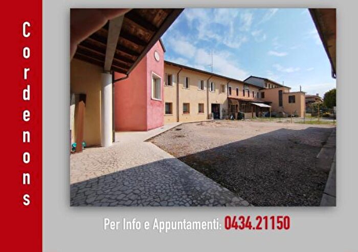 Casa con 6 locali in vendita in Via Maestra, Cordenons