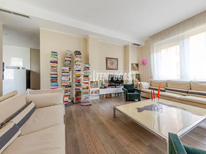 Appartamento con 5 locali in vendita in Milano