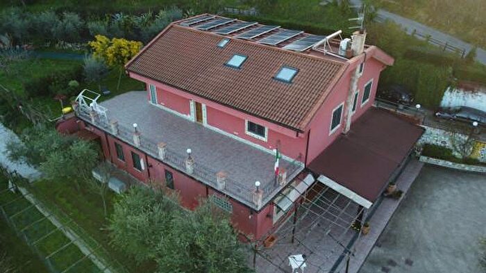 Casa con 6 locali in vendita in Via Altimari, Salerno