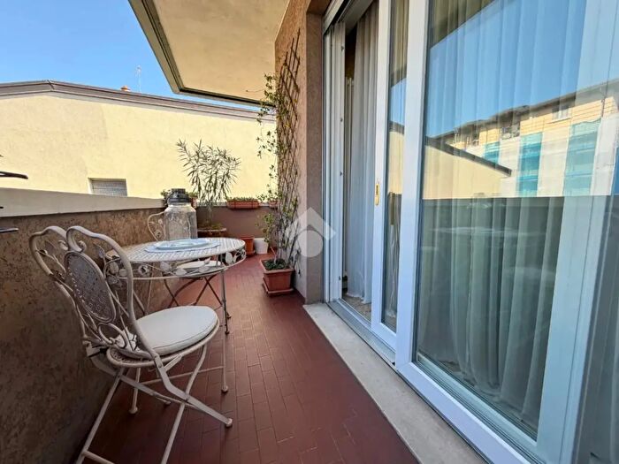 Appartamento trilocale in vendita in Via Montello, Seregno