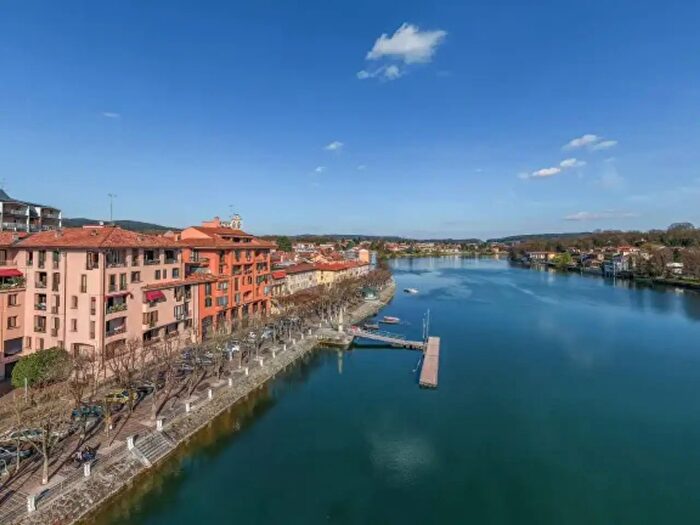 Appartamento trilocale in affitto in Via Roma, Sesto Calende